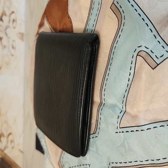 AUTHENTIC Louis Vuitton EPI MARCO Wallet - Picture 16 of 16